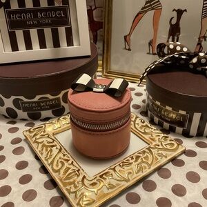 EUC Henri Bendel Ring Case